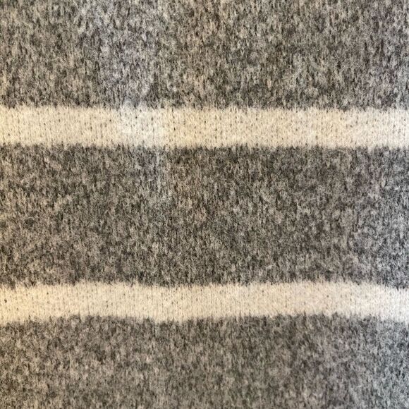 NWOT Mia & Tess grey & white striped sweater Size M - Picture 5 of 6